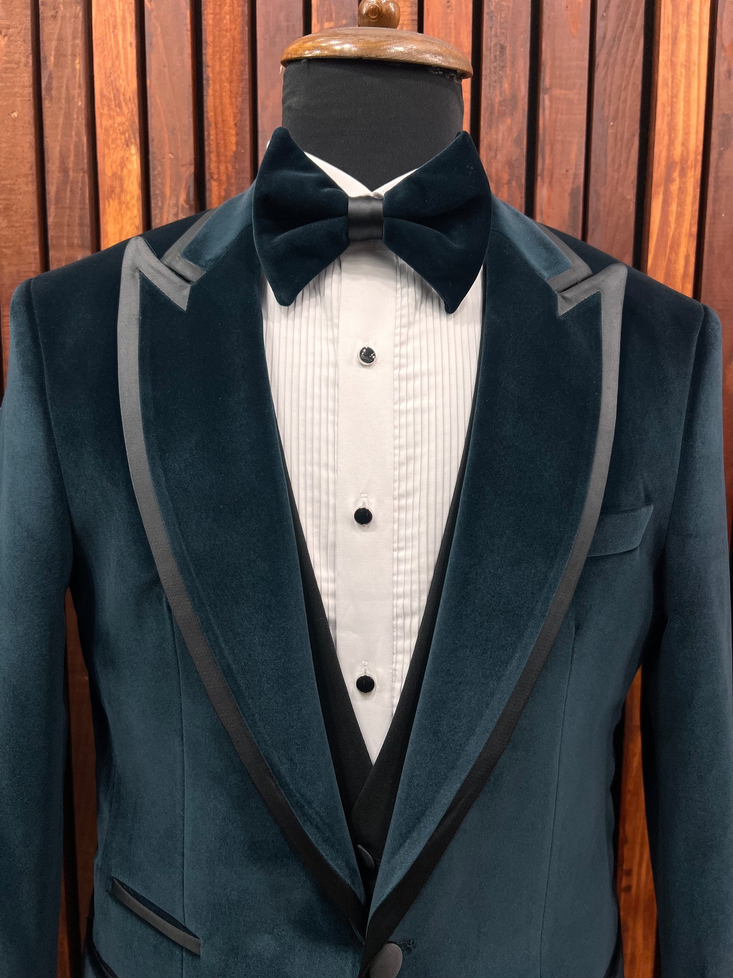 Men’s Emerald Green Velvet 3-Piece Slim Fit Tuxedo – Luxury Formalwear