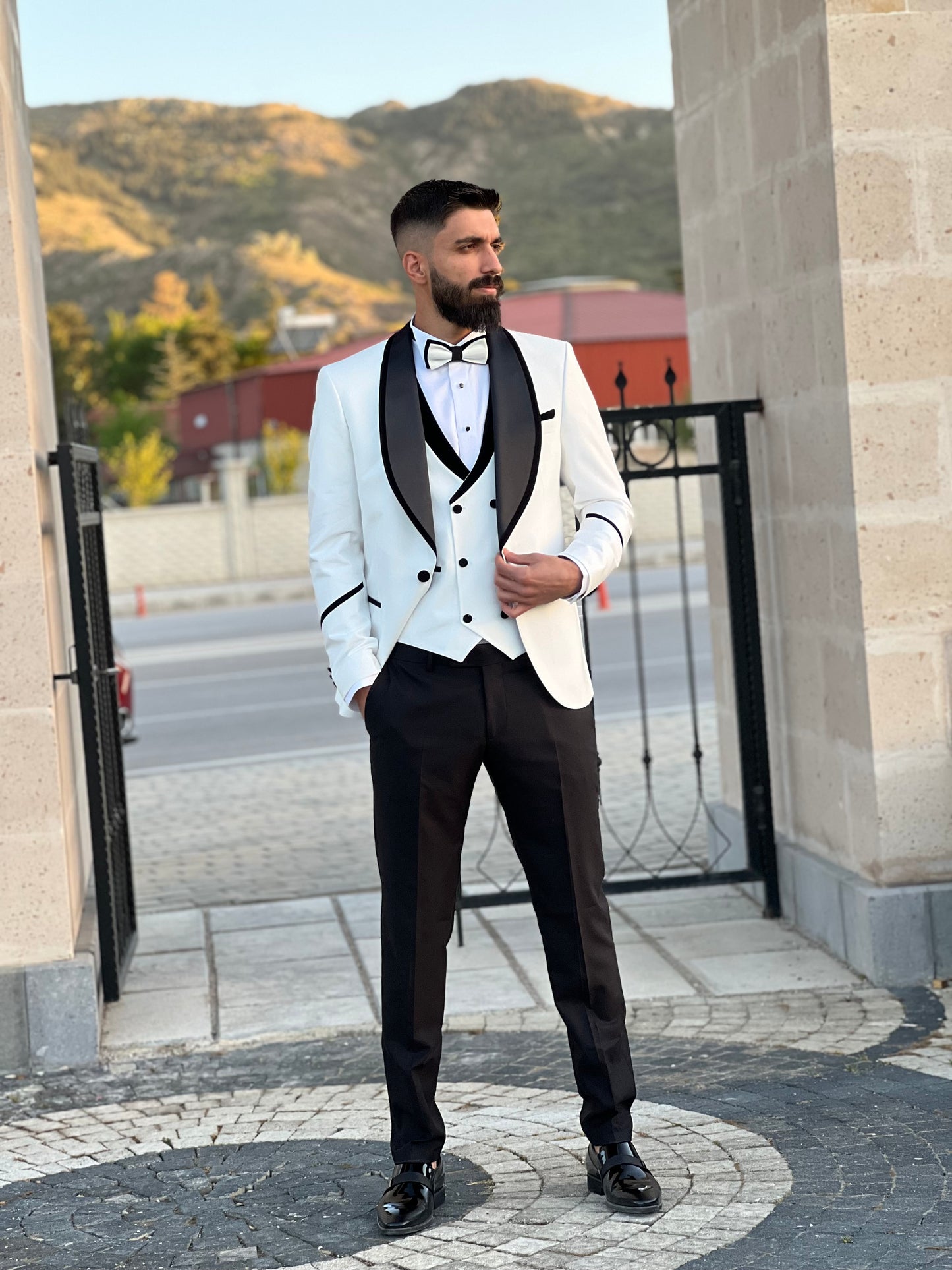 Slim Fit Off White Single Breasted Tuxedo Buttons with Shawl Lapel for Wedding and special occasions