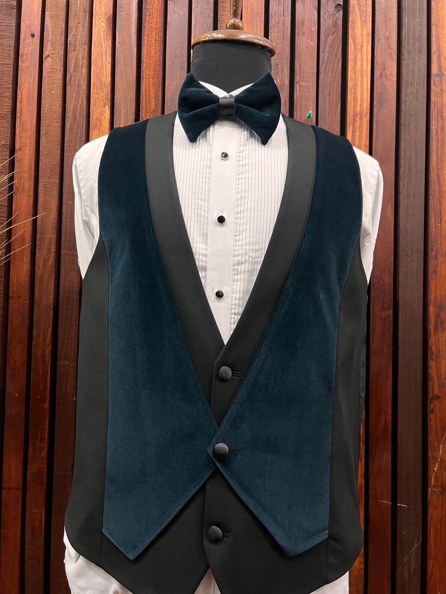 Men’s Emerald Green Velvet 3-Piece Slim Fit Tuxedo – Luxury Formalwear