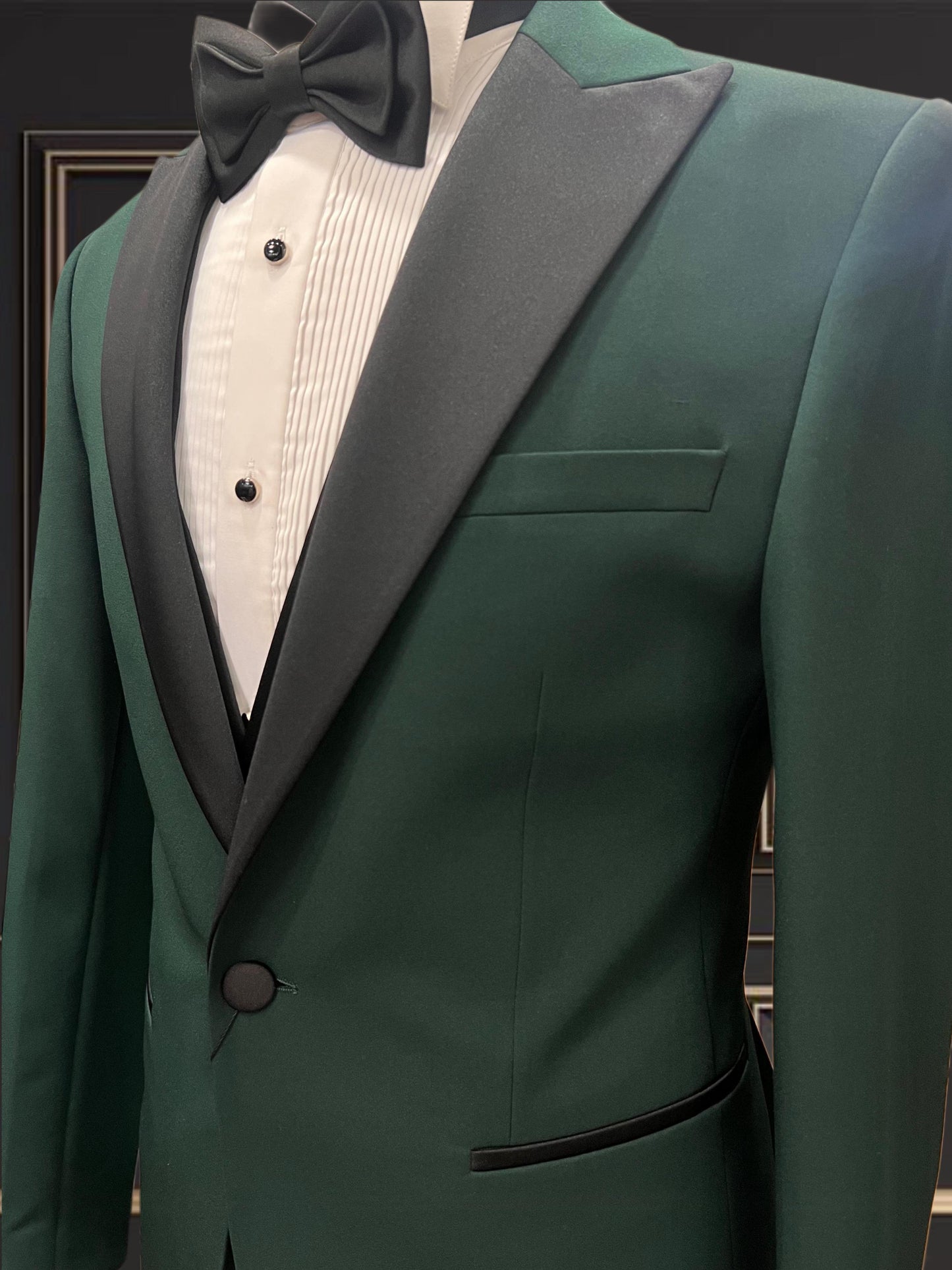 Men's Emerald Green Tuxedo with Peak Lapel – Wedding & Formal Wear