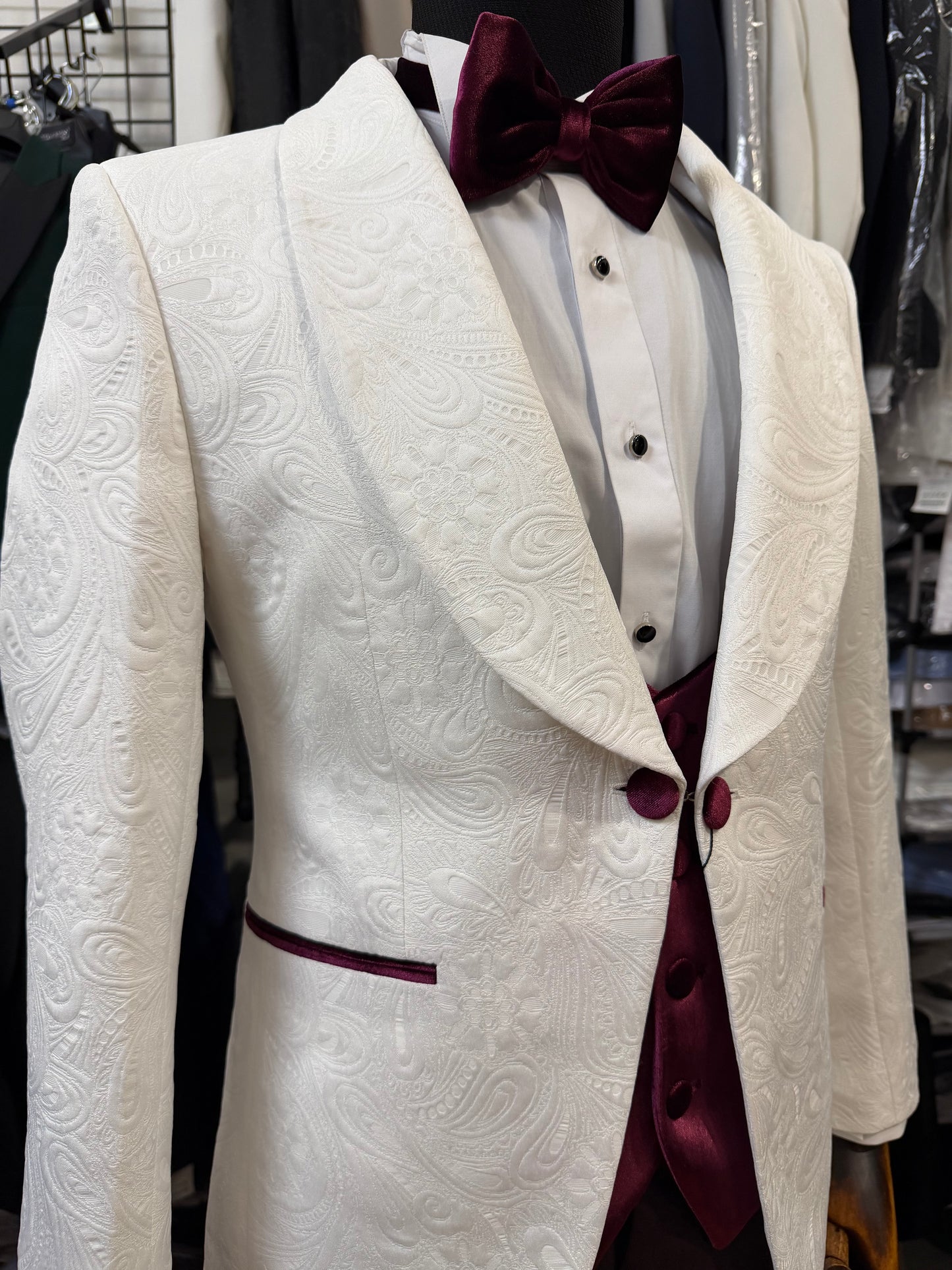 Men’s Burgundy Plum 3-Piece Tuxedo Suit with Velvet Lapel – Formal Wedding & Prom Suit