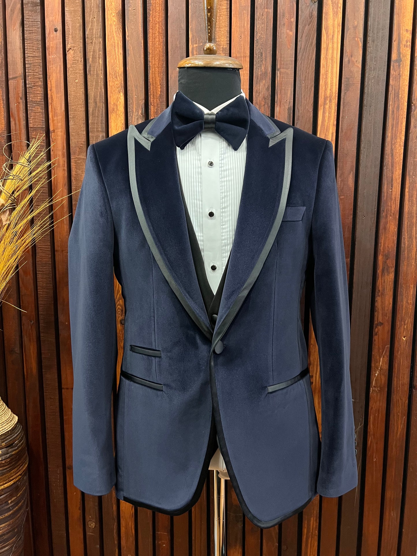 Men’s Navy Blue Velvet 3-Piece Slim Fit Tuxedo – Luxury Formalwear