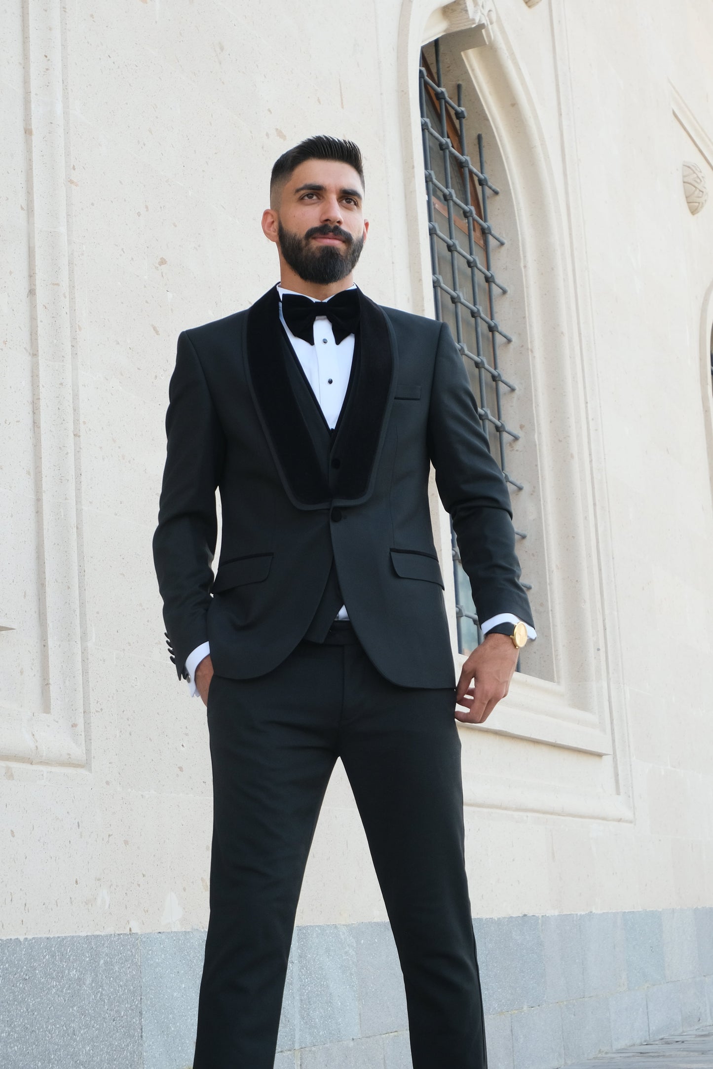 Men’s Black Slim Fit Tuxedo with Velvet Lapel – Elegant Formalwear