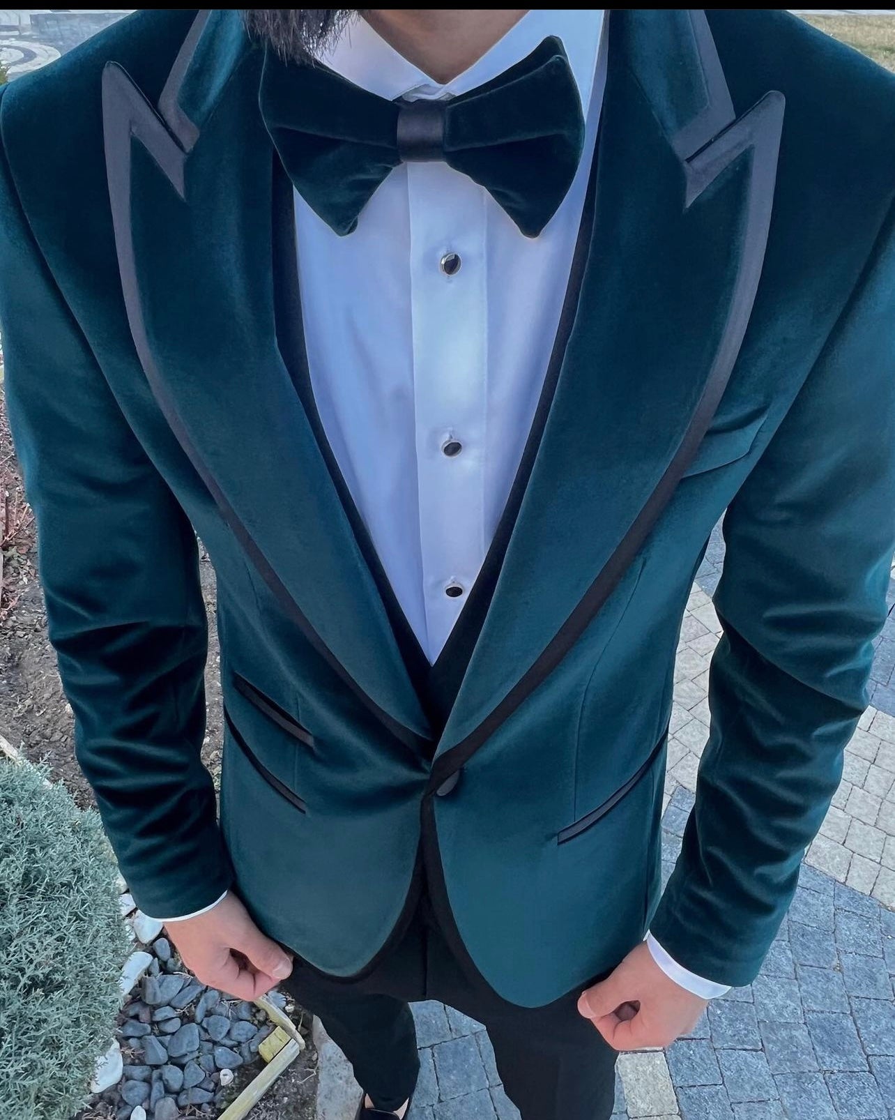 Mens Slim Fit Emerald Green Velvet Wedding Tuxedo Peak Lapel