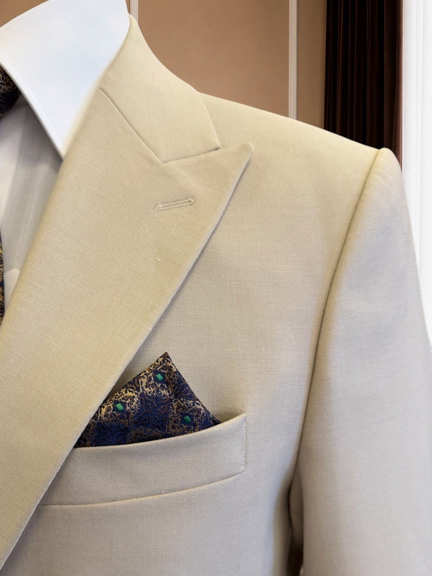 Men’s Beige Peak Lapel 3 Piece Suit