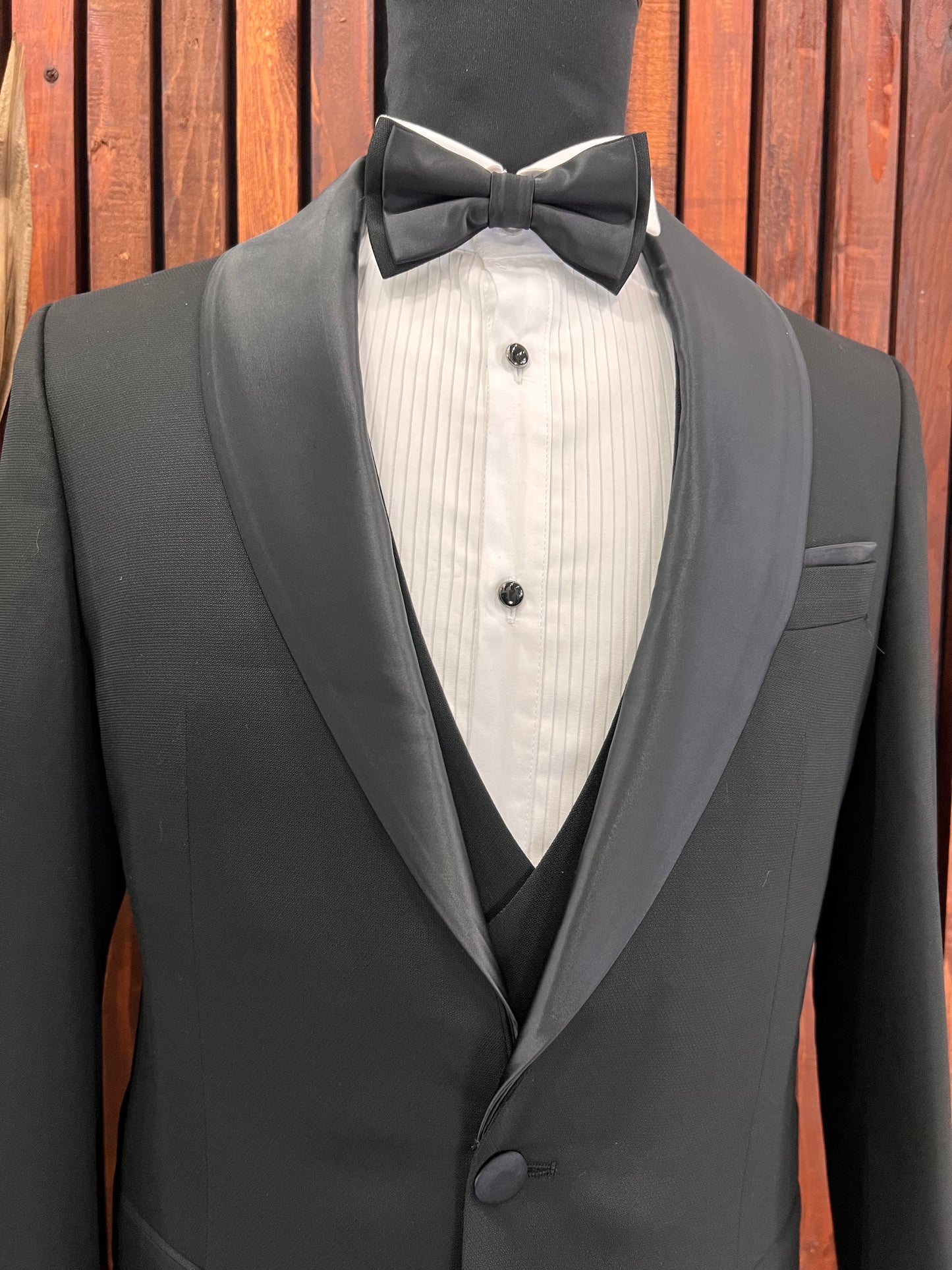 Men's Black Shawl Lapel Tuxedo | Elegant Formal Wear in Hayward, CA