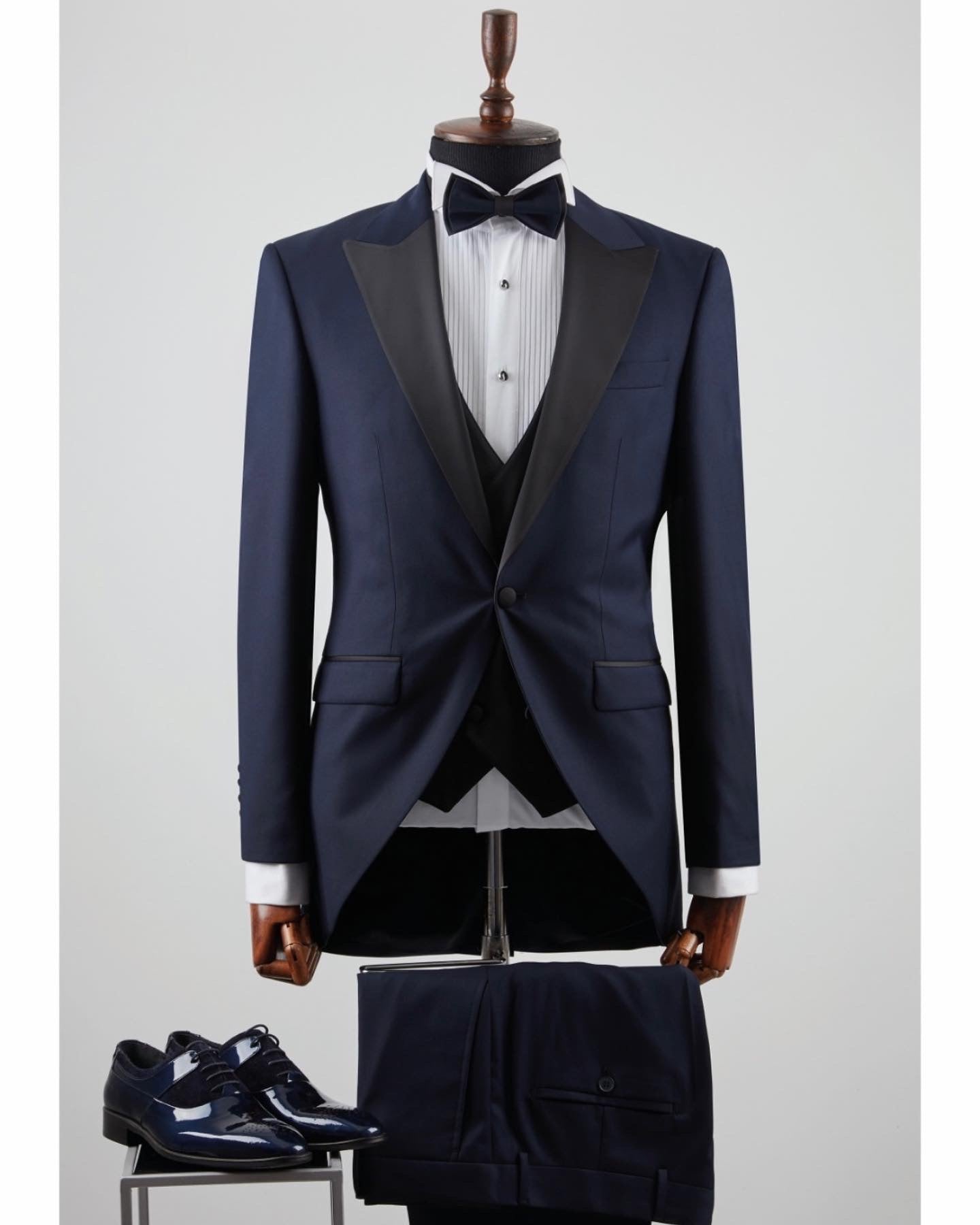 Navy Blue Tail Tuxedo | Slim-Fit Single-Breasted | Peak Lapel |