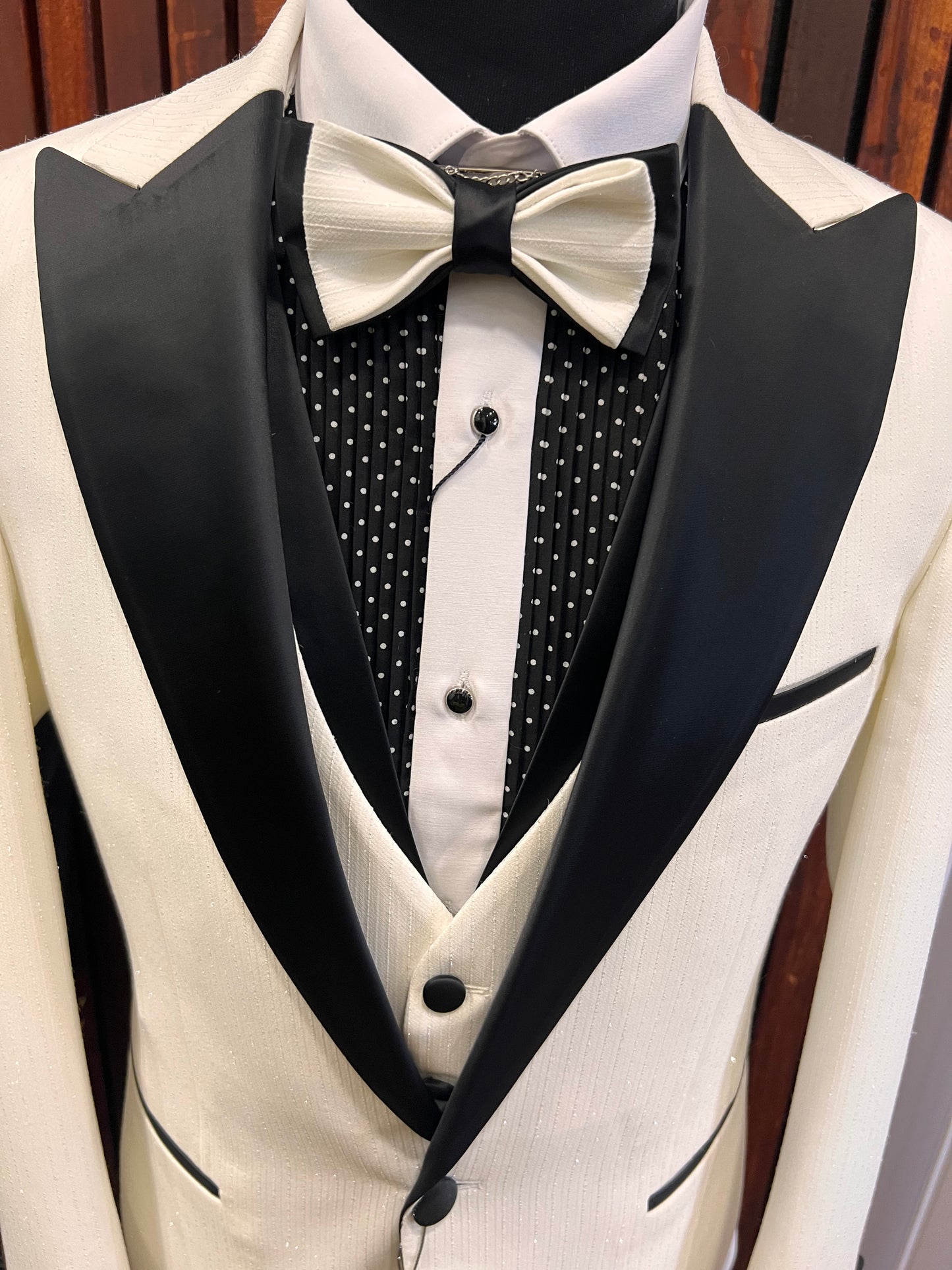 WHITE Glow | California Special | 3 piece Tuxedo