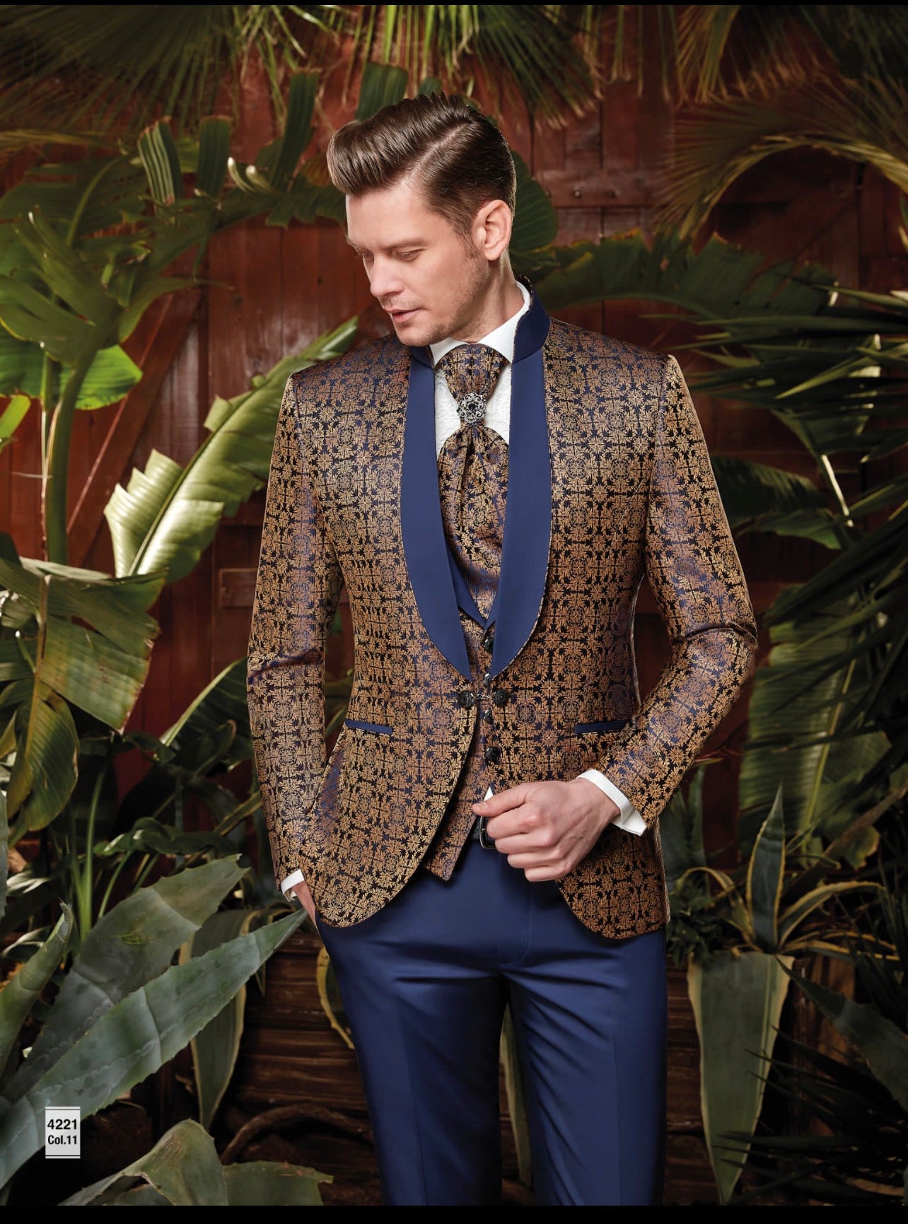 Men's Slim Fit Jaguar Dinner Tuxedo – Gold & Blue Mandarin Collar