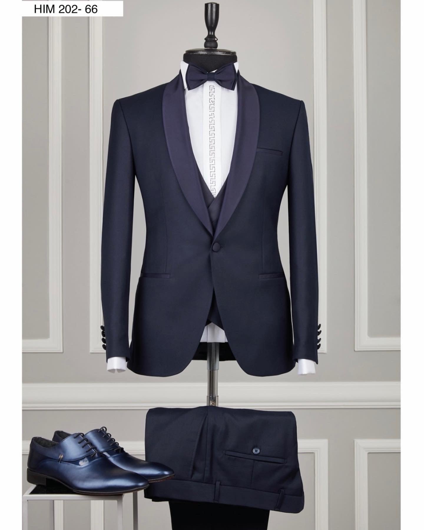 Men's Navy Blue Tuxedo with Shawl Lapel | Elegant Formal Wear