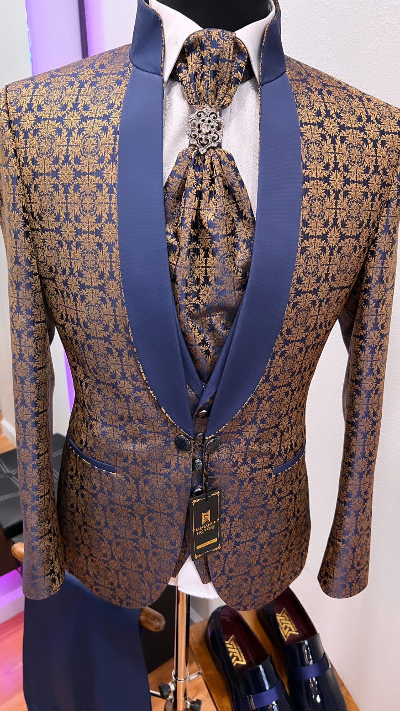 Men's Slim Fit Jaguar Dinner Tuxedo – Gold & Blue Mandarin Collar