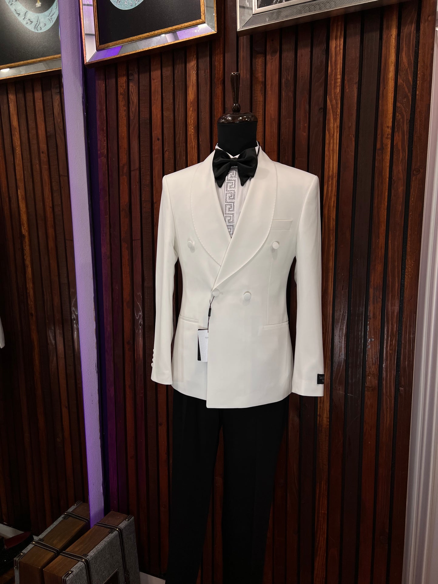 Men's Off-White Tuxedo | Double-Breasted Slim Fit Wedding Tux